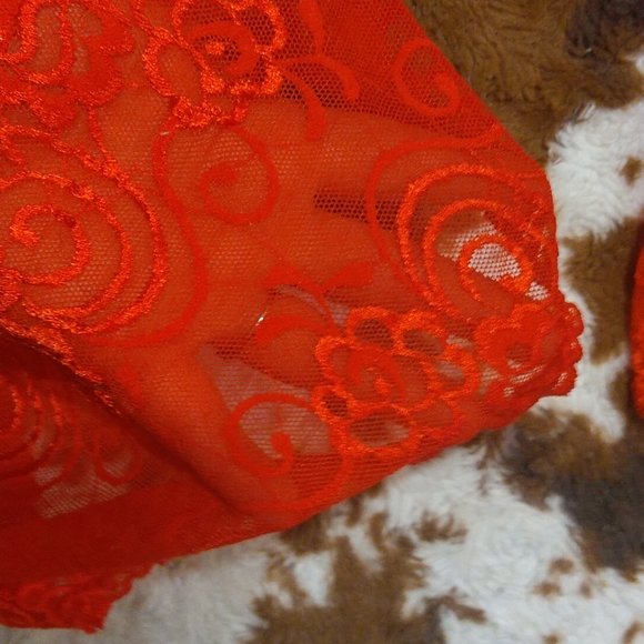 Cute Lacey Bandeau - Picture 9 of 11